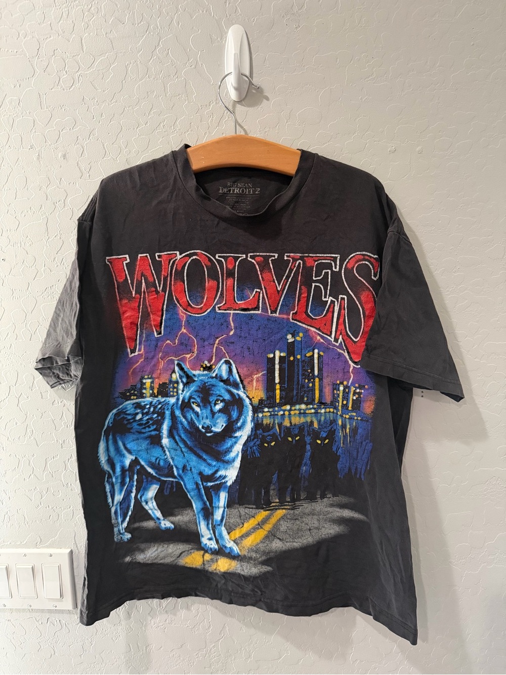 Thrashed Big Sean Detroit 2 “Wolves” Merch Shirt XL Bin 1